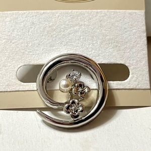 Pearl brooch